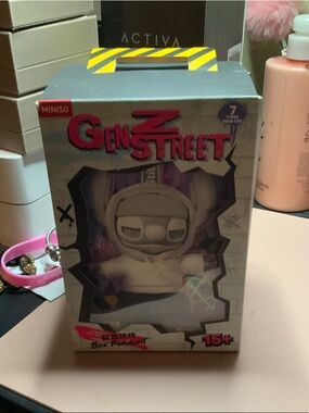 Gen Street Box Pendant Figure by MINISO - White & Purple Accents
